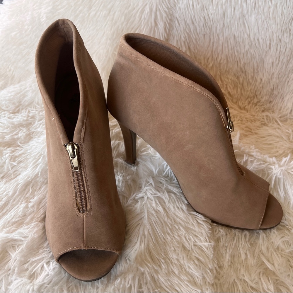 Cushion walk by Avon peep toe bootie heels